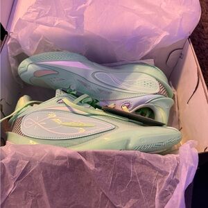 Women's Athletic Shoes in Mint Green